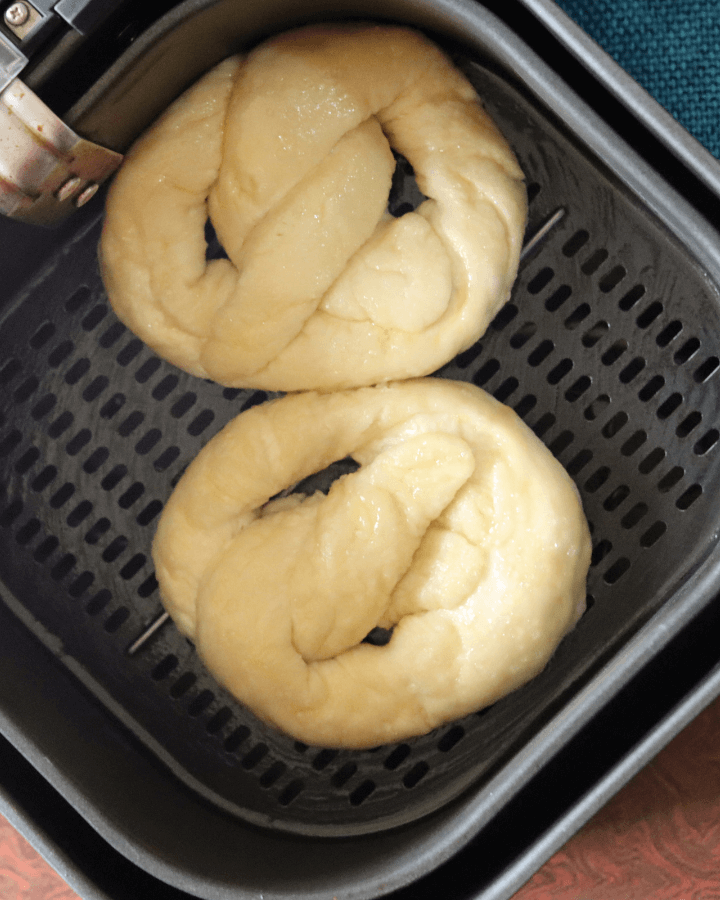 Reheating Air Fryer Soft Pretzels 