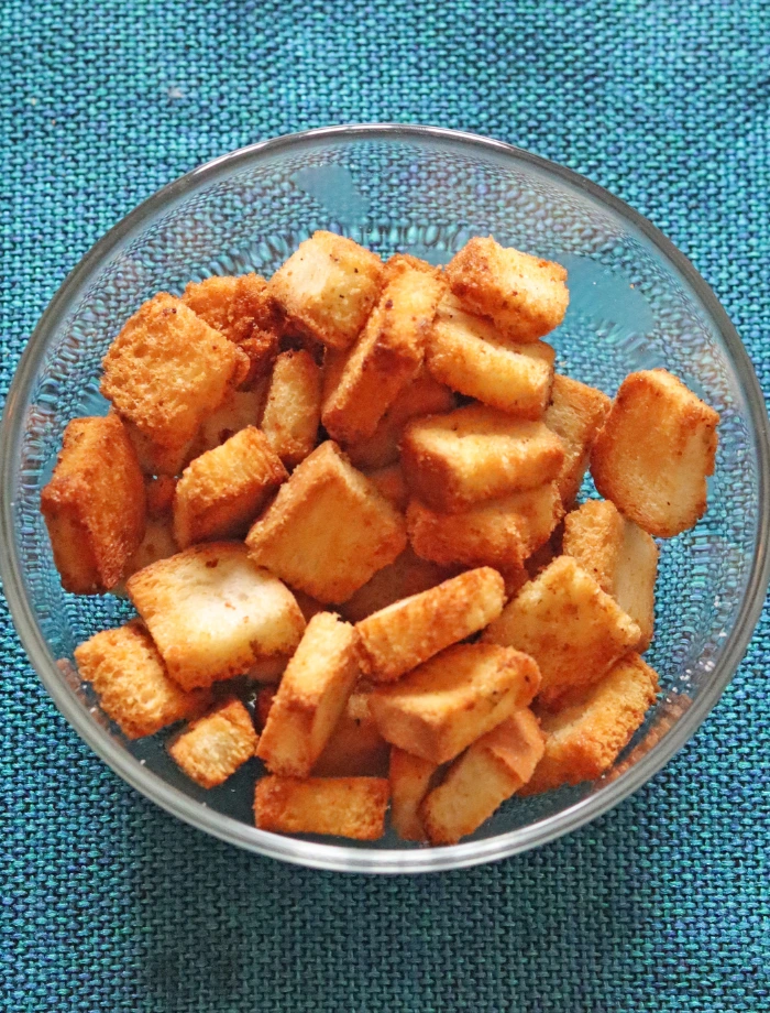 Garlic herb air fryer croutons ready to serve with soups and salads