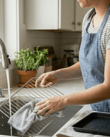 How to Clean Air Fryer Bakeware: Complete Guide